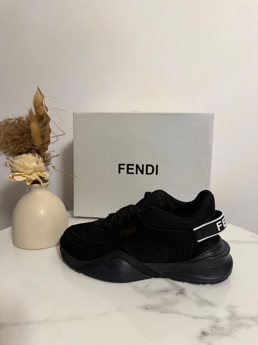 Adidadi F E N D I Flow Low Top Black