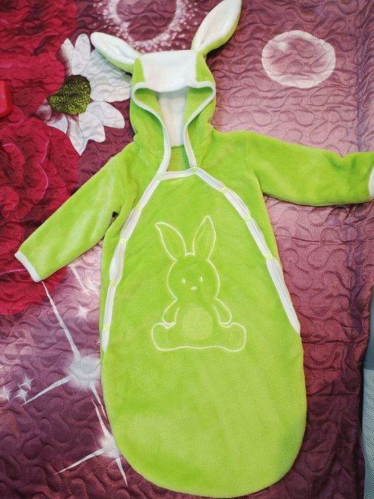 Продам комбинезоны для малышей