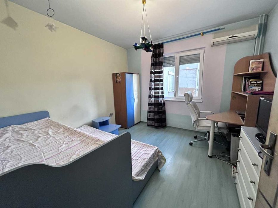 Тристаен Апартамент