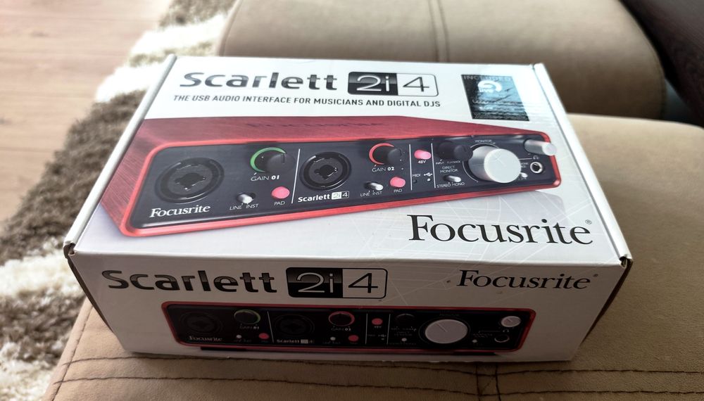 Външен аудио интерфейс Focusrite SCARLETT 2i4