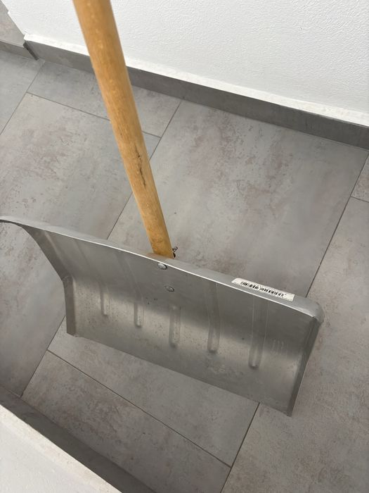 Vand lopata mare de zapada de aluminiu si maner de lemn