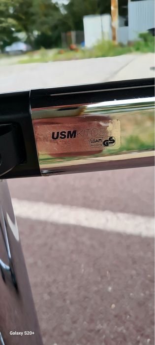 Стилна и функционална маса от висок клас USM Haller Kitos за дома офис