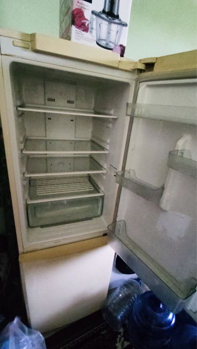 Samsung muzlatgichi sotiladi