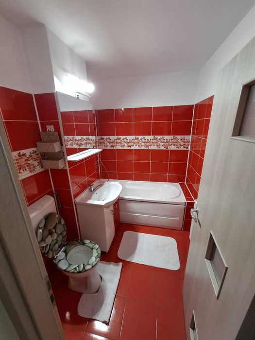 Vand apartament decomandat 2 camere - etaj 1 / 4