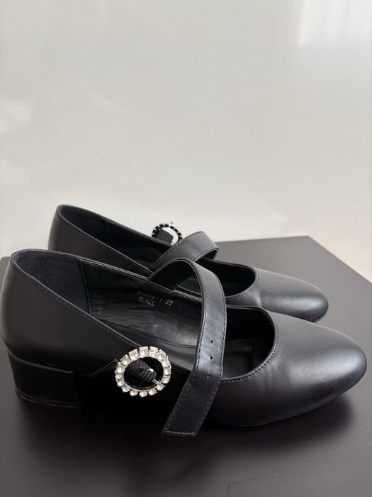 Елегантни обувки с нисък ток