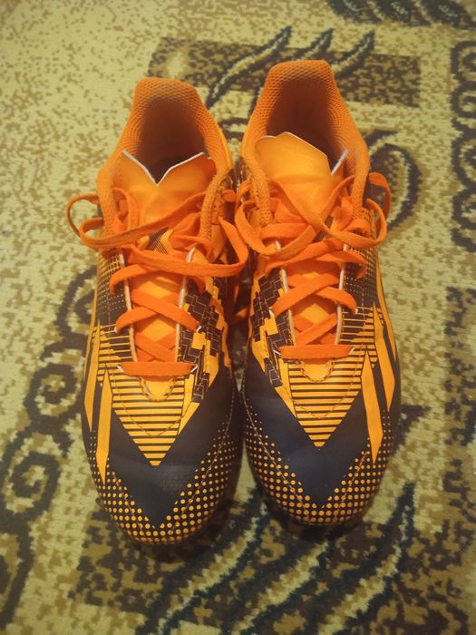 Детски бутонки за футбол Adidas 38 номер