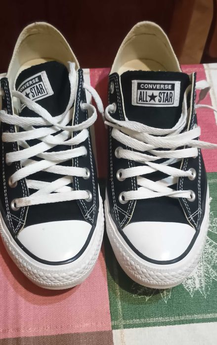 Vând pantofi Convers All Star mârimea 40.