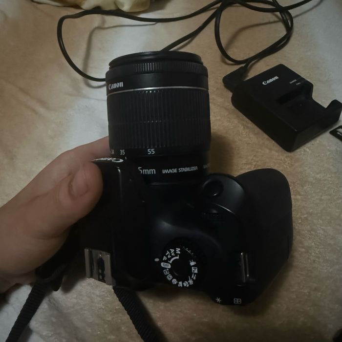 Canon 4000d Body+ Obiectiv 15-55ms+Sd Card 64gb +Curea +Acumulator+ Baterie
