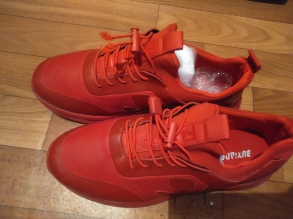 Кроссовки, бутсы