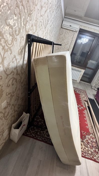 Мебель б/у кровать, шкаф, стол,