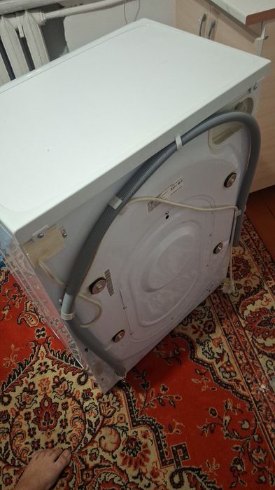 Новая стиральная машина Индезит