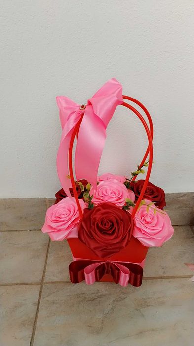 Cutii si buchete satin!