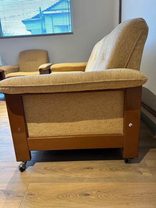 Претапицирана холова гарнитура