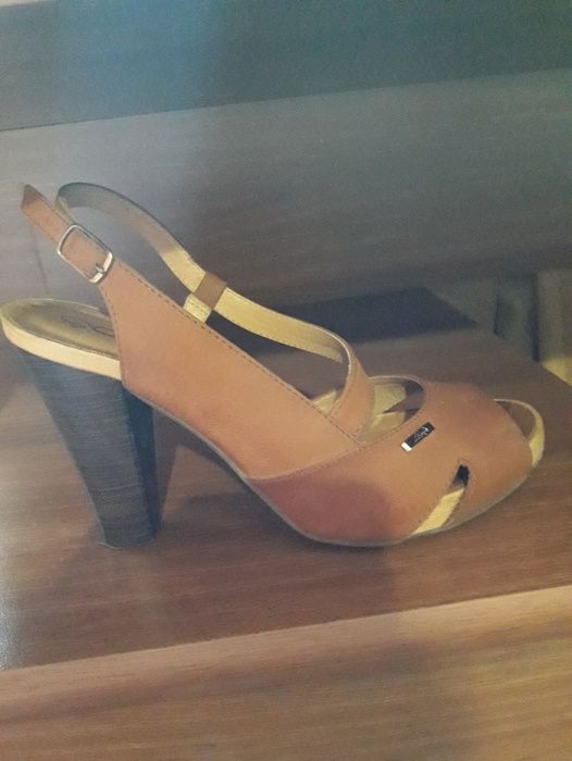 Босоножки женские