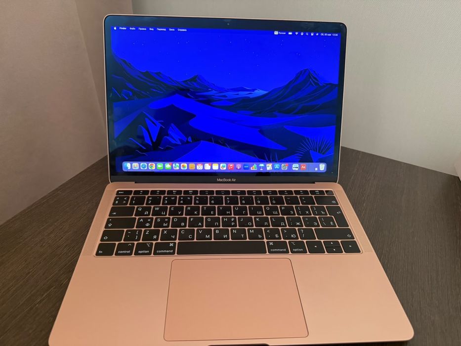 MacBook Air, 13,3, 8/128, 2019 года
