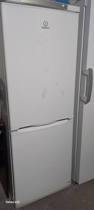 Срочно Холодилник Индезит сотилади!