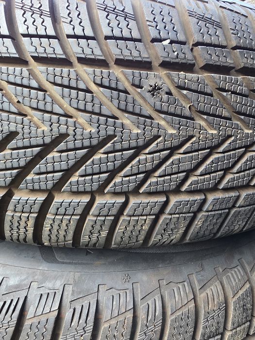 2 бр зимни 215/60/16 Goodyear дот 2024г