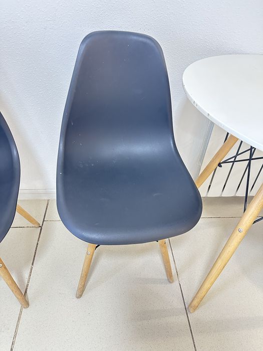 Круглый стлик и стулья