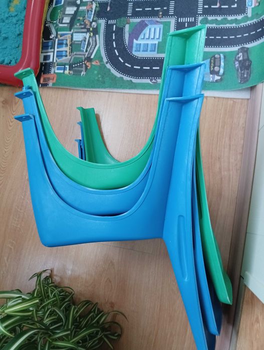 Продам новые детский стульчик стул