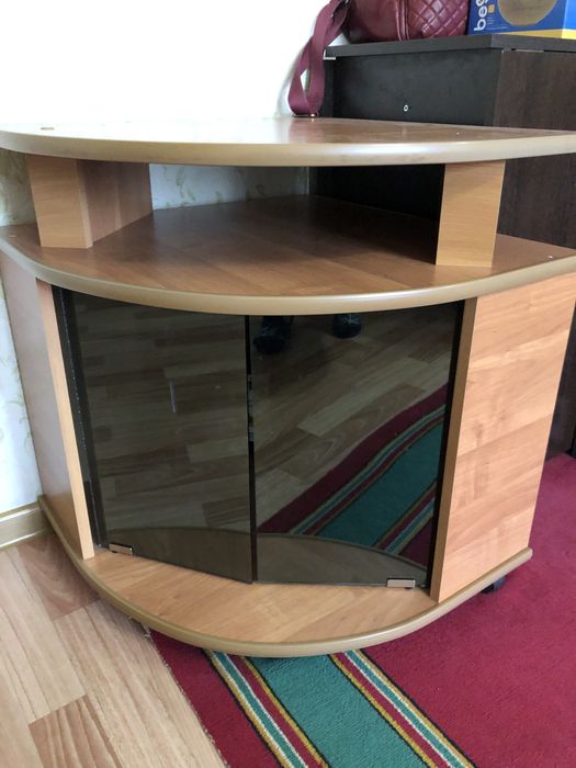 Шкаф- полставка для телевизора