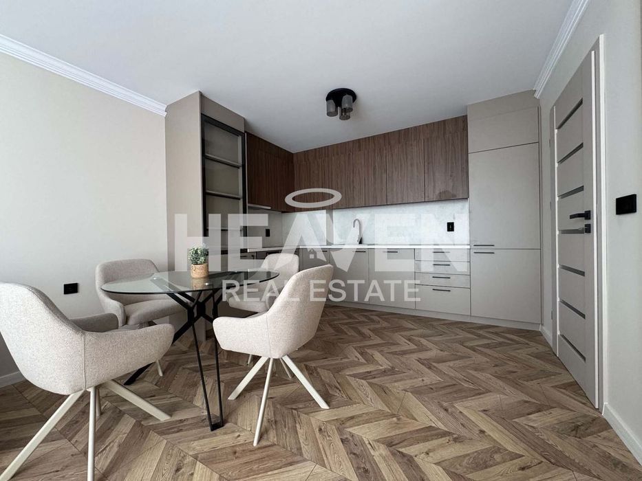 Продава се Тристаен апартамент в Пловдив, Остромила - 105 кв.м за 1696 €/кв.м - Снимка #2