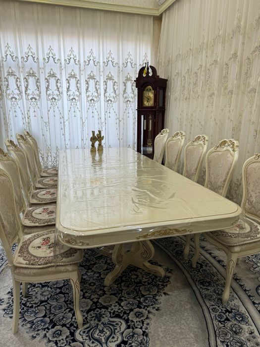 Столовый гарнитур на 12 человек