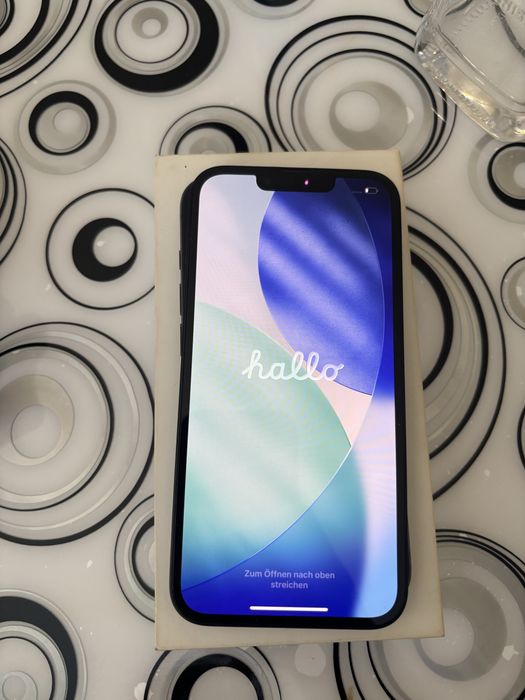 Продавам iphone 16e
