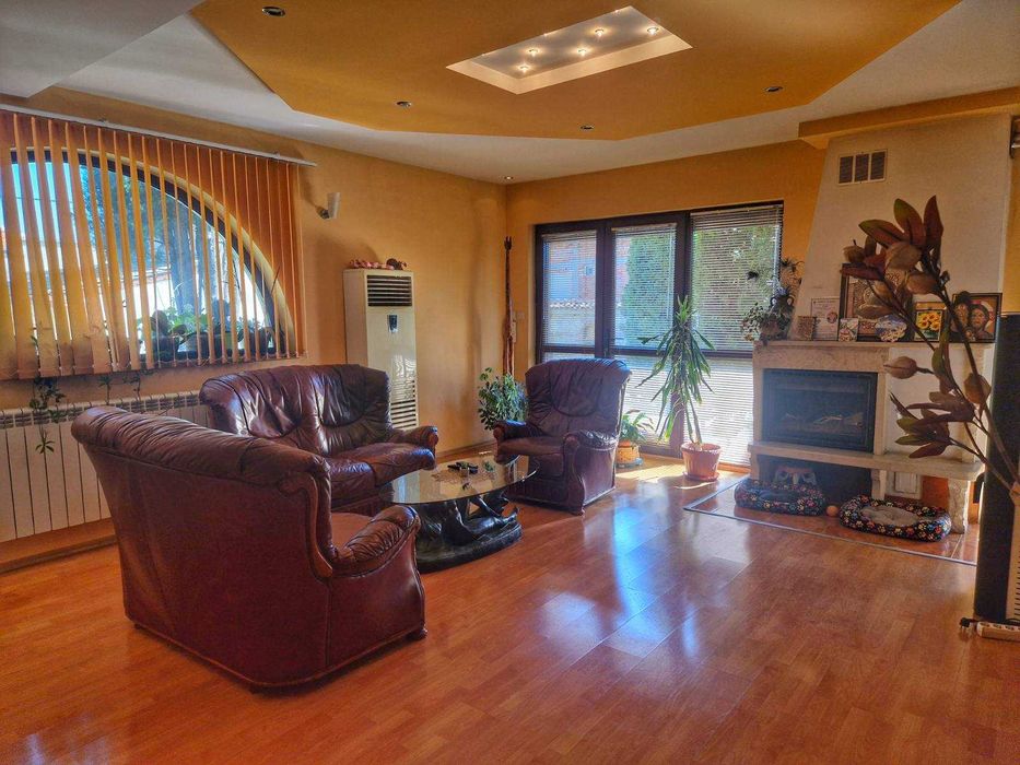 Имот Корект продава обзаведена Двуетажна Къща, с. Боянци, обл. Пловдив