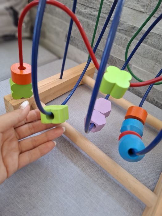 Продавам детска дървена игра