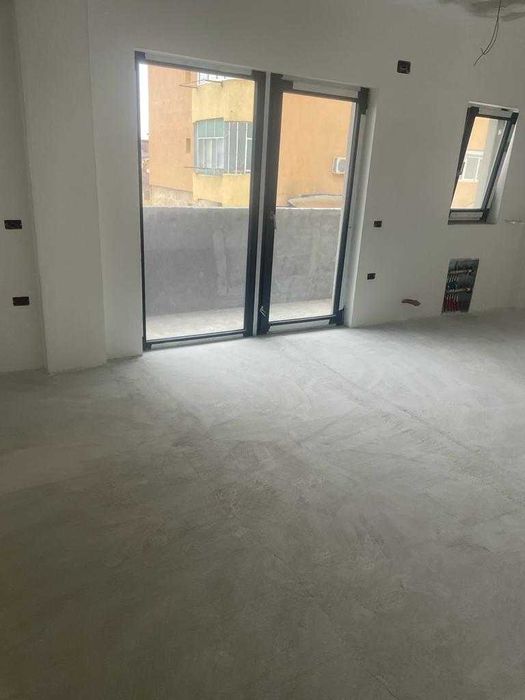 Cladire cu apartamente+spatiu comercial zona Shopping City Tg-Jiu