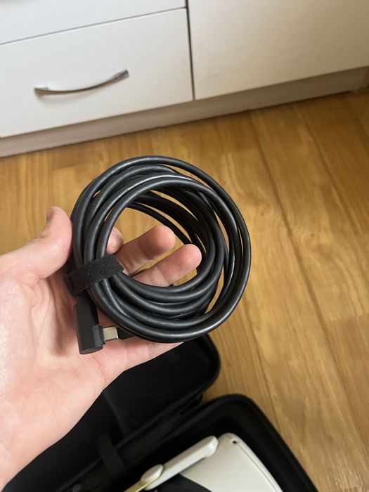 Oculus quest 2+крепление+кейс+кабель 5 метров