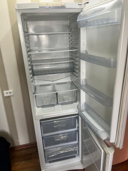 Продам холодильник  Индезит