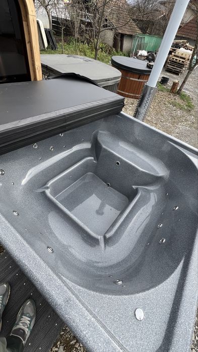 Ciubar Patrat 220x220 8-10 persoane