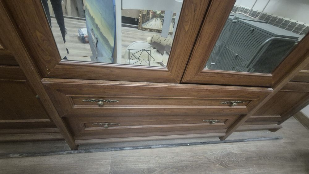 Продам шкаф с зеркалом