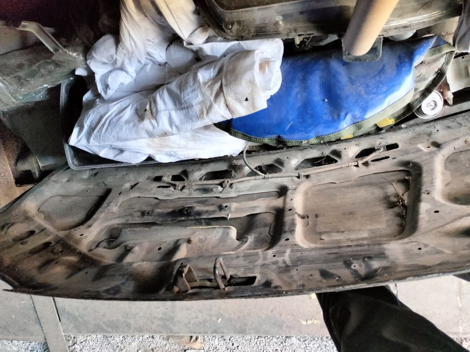 Продам капот Делика