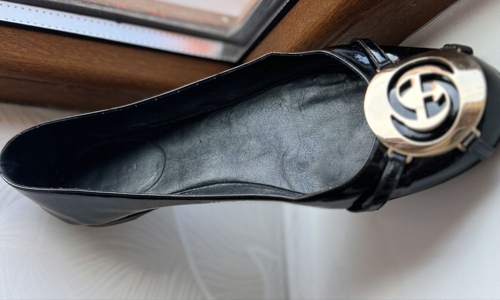 Balerini de piele lacuita Gucci