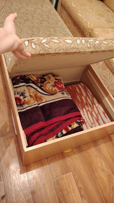 Продам б/у кровать в хорошем состоянии.