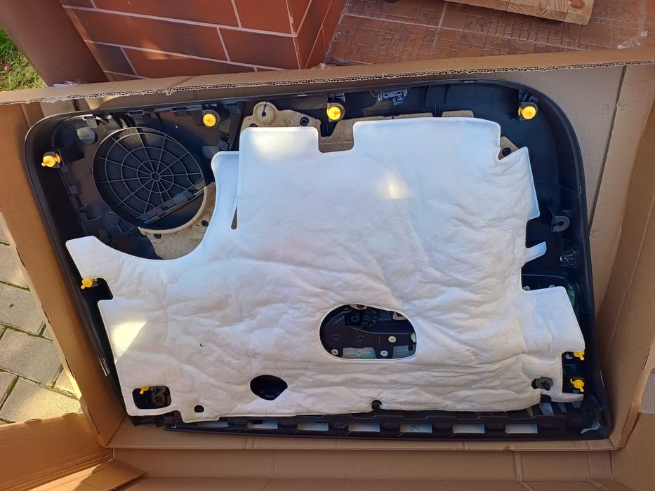 Fata Usa Tesla Model Y 2023 Pasager Dreapta Fata Tapiterie