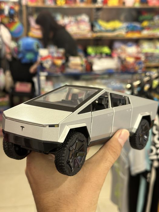 Tesla метална количка/Tesla Cybertruck