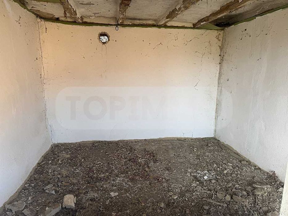 Къща в живописното село Сваленик