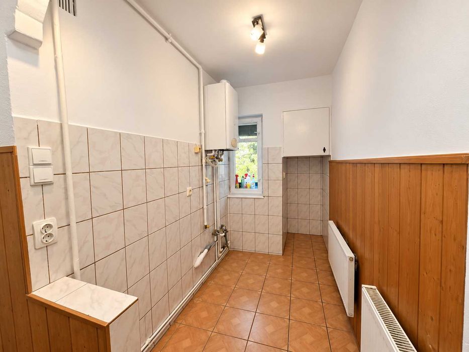 Apartament de vanzare 2 camere Cedonia etaj 1 fara mobilier