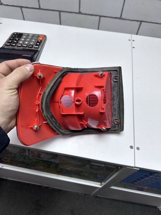 продам задний фонарь на ауди б4 80