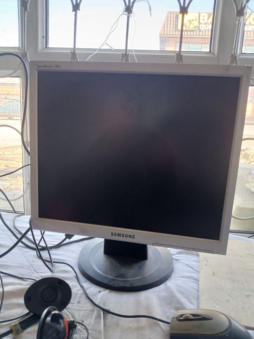 Телевизоры,пылесос,стабилизатор полочки