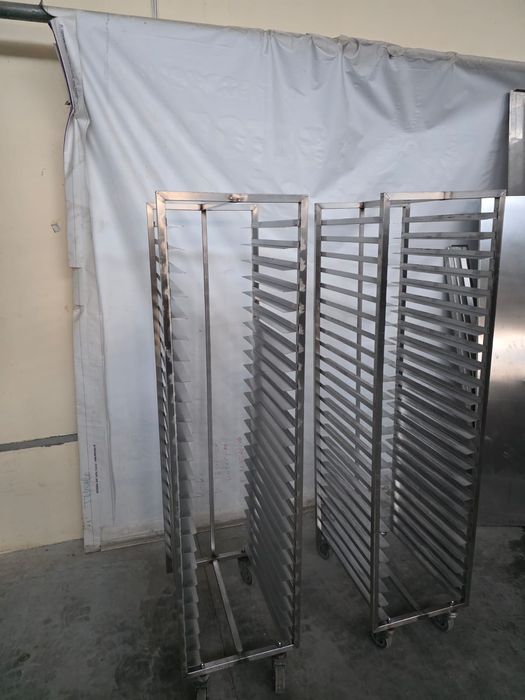 Различни немски колички от неръждаема стомана за тави с размери 60/40с