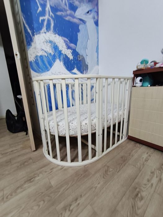 Продам кроватку детскую, коляску.
