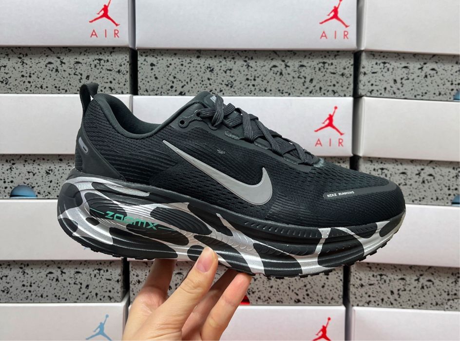 Nike vomero 18 black