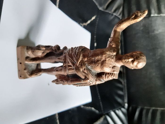 Vand pentru colectionari statueta veche din alama