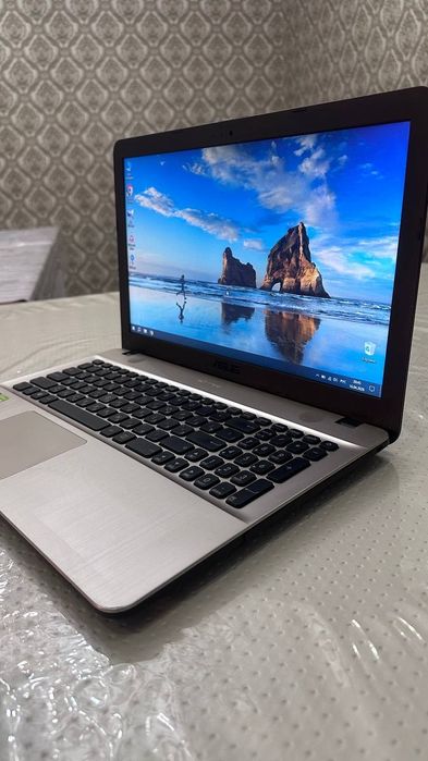 Ноутбук ASUS X541UV