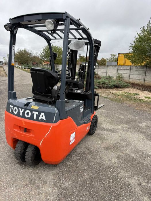 Stivuitor electric Toyota
