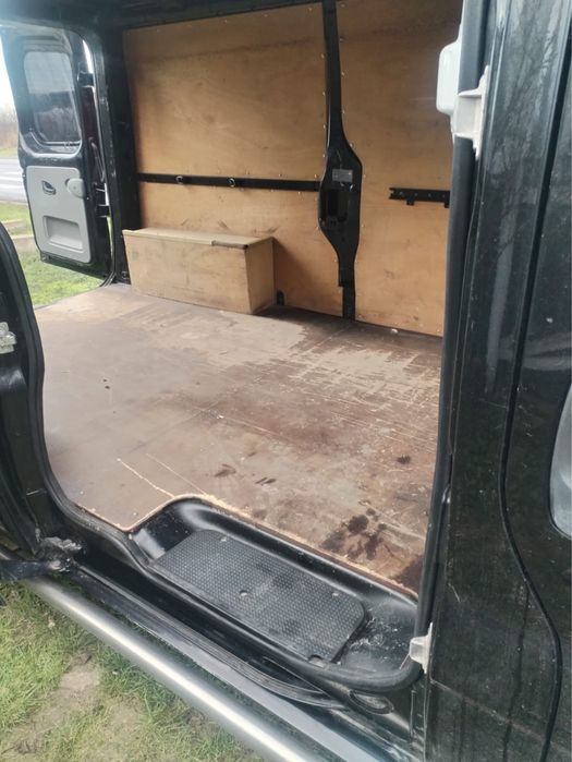 Vând Nissan Primastar